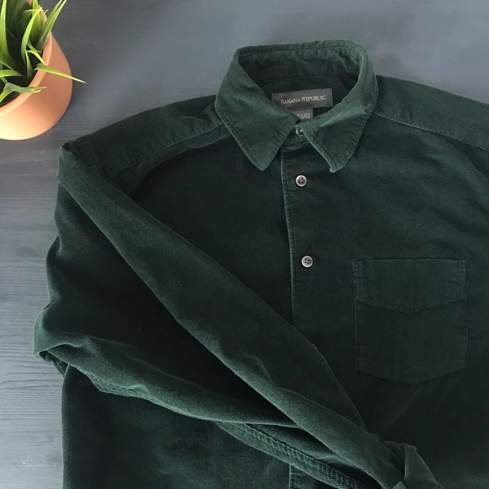 Banana Republic men’s green corduroy casual shirt